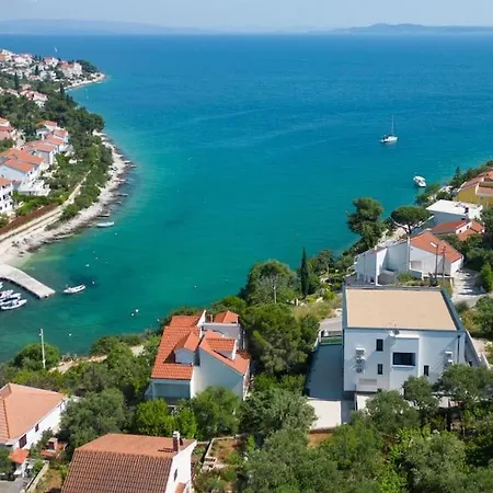 Luxury Villa, 40 Sqm Heated Private Pool, Gym, Seaview, 200m To Beach, 7 Bedrooms فيلة *