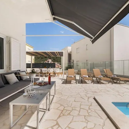 Luxury Villa, 40 Sqm Heated Private Pool, Gym, Seaview, 200m To Beach, 7 Bedrooms