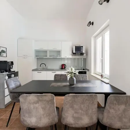 Villa Luxury Villa, 40 Sqm Heated Private Pool, Gym, Seaview, 200m To Beach, 7 Bedrooms Trogir