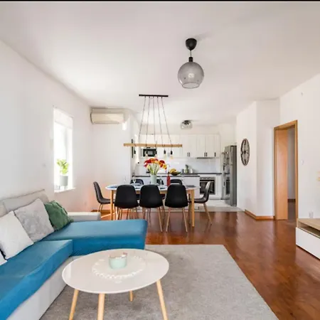 Villa Luxury Villa, 40 Sqm Heated Private Pool, Gym, Seaview, 200m To Beach, 7 Bedrooms Trogir