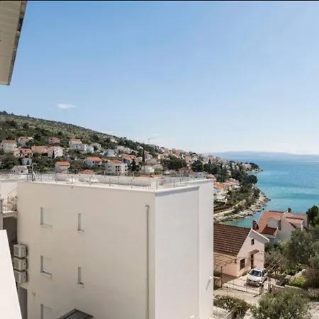 Villa Luxury Villa, 40 Sqm Heated Private Pool, Gym, Seaview, 200m To Beach, 7 Bedrooms Trogir