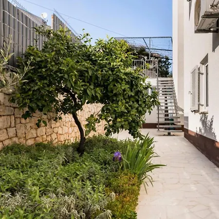 Luxury Villa, 40 Sqm Heated Private Pool, Gym, Seaview, 200m To Beach, 7 Bedrooms Трогір