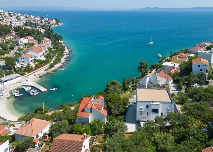 Luxury Villa, 40 Sqm Heated Private Pool, Gym, Seaview, 200m To Beach, 7 Bedrooms 别墅 *