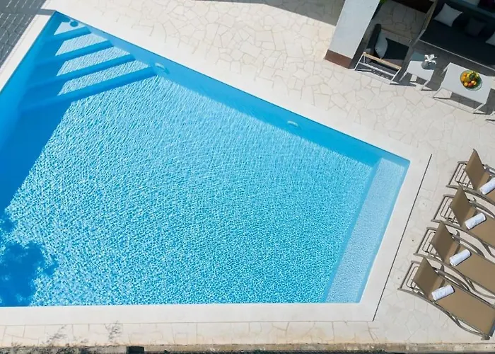 Luxury Villa, 40 Sqm Heated Private Pool, Gym, Seaview, 200m To Beach, 7 Bedrooms 别墅 *