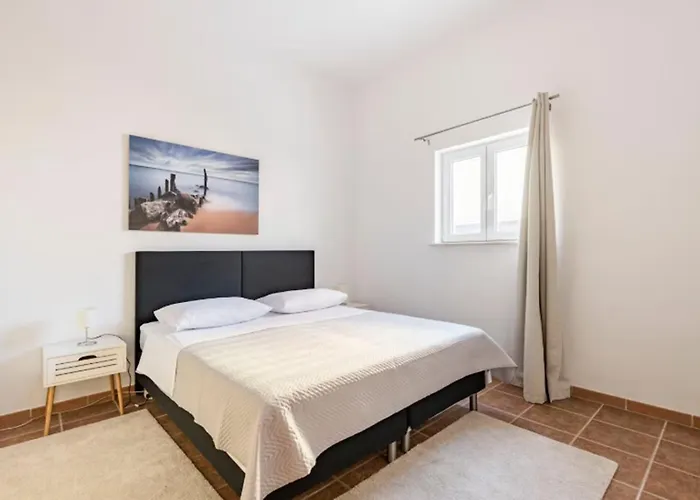 Luxury Villa, 40 Sqm Heated Private Pool, Gym, Seaview, 200m To Beach, 7 Bedrooms 特罗吉尔