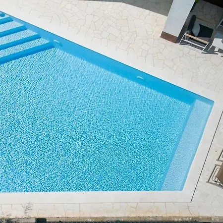 Luxury Villa, 40 Sqm Heated Private Pool, Gym, Seaview, 200m To Beach, 7 Bedrooms וילה *