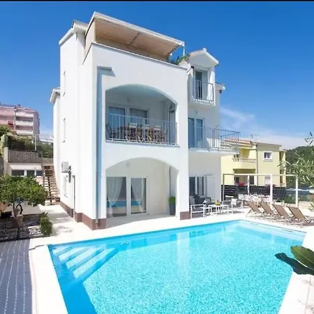 Luxury Villa, 40 Sqm Heated Private Pool, Gym, Seaview, 200m To Beach, 7 Bedrooms *
