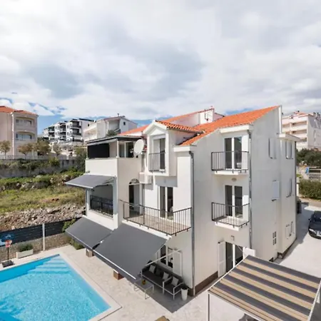 Luxury Villa, 40 Sqm Heated Private Pool, Gym, Seaview, 200m To Beach, 7 Bedrooms Trogir