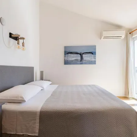 Luxury Villa, 40 Sqm Heated Private Pool, Gym, Seaview, 200m To Beach, 7 Bedrooms וילה טרוגיר