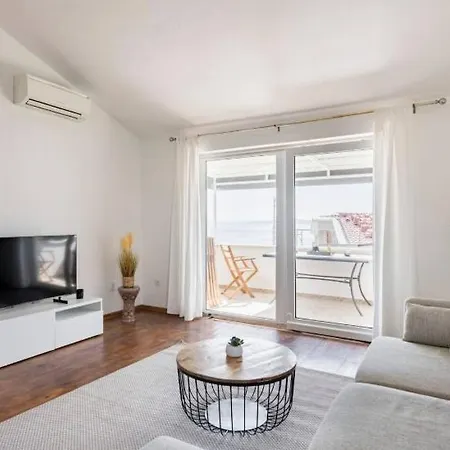 Luxury Villa, 40 Sqm Heated Private Pool, Gym, Seaview, 200m To Beach, 7 Bedrooms וילה