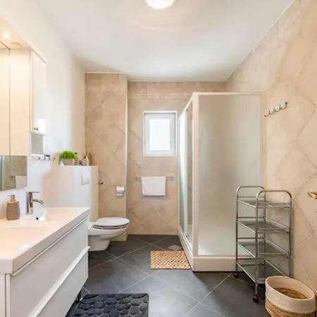 וילה Luxury Villa, 40 Sqm Heated Private Pool, Gym, Seaview, 200m To Beach, 7 Bedrooms טרוגיר