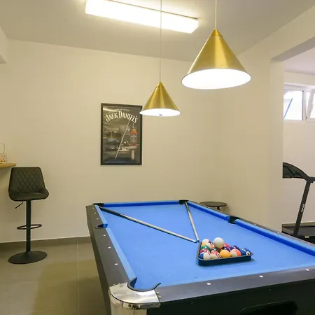 Luxury Villa, 40 Sqm Heated Private Pool, Gym, Seaview, 200m To Beach, 7 Bedrooms *