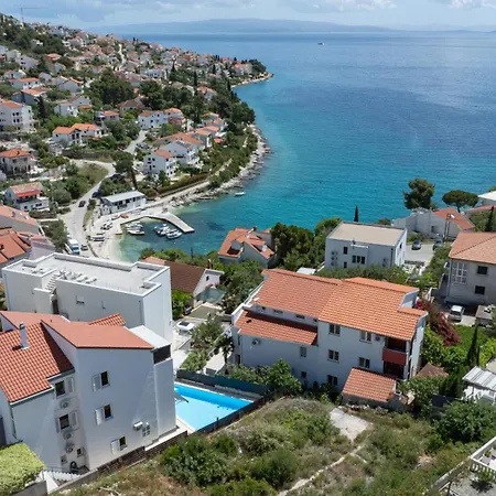 Luxury Villa, 40 Sqm Heated Private Pool, Gym, Seaview, 200m To Beach, 7 Bedrooms *
