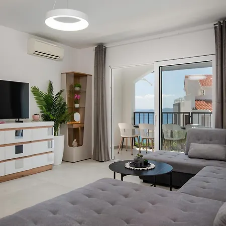 Luxury Villa, 40 Sqm Heated Private Pool, Gym, Seaview, 200m To Beach, 7 Bedrooms