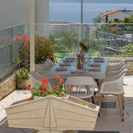 别墅 Luxury Villa, 40 Sqm Heated Private Pool, Gym, Seaview, 200m To Beach, 7 Bedrooms *