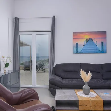 Luxury Villa, 40 Sqm Heated Private Pool, Gym, Seaview, 200m To Beach, 7 Bedrooms *