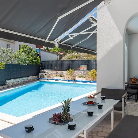 Luxury Villa, 40 Sqm Heated Private Pool, Gym, Seaview, 200m To Beach, 7 Bedrooms