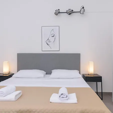 Luxury Villa, 40 Sqm Heated Private Pool, Gym, Seaview, 200m To Beach, 7 Bedrooms 别墅 特罗吉尔
