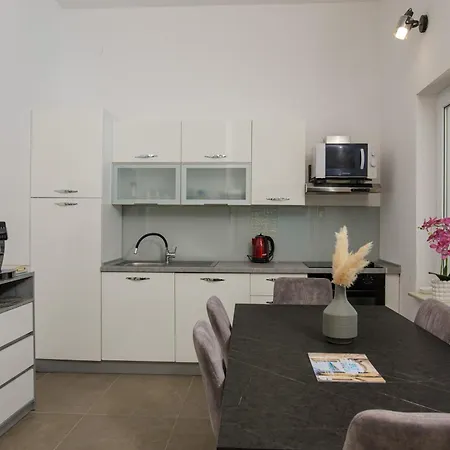 Luxury Villa, 40 Sqm Heated Private Pool, Gym, Seaview, 200m To Beach, 7 Bedrooms Villa