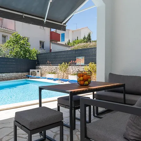 Luxury Villa, 40 Sqm Heated Private Pool, Gym, Seaview, 200m To Beach, 7 Bedrooms *