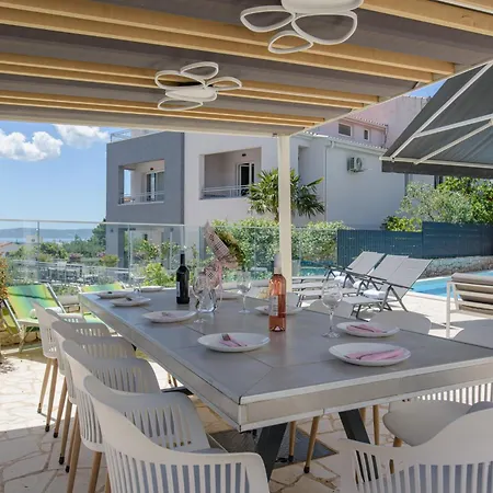 Luxury Villa, 40 Sqm Heated Private Pool, Gym, Seaview, 200m To Beach, 7 Bedrooms *