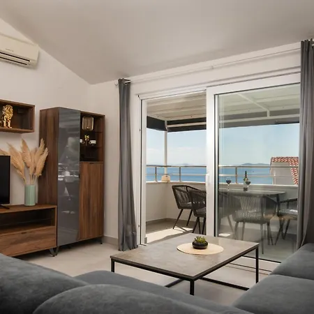 Villa Luxury Villa, 40 Sqm Heated Private Pool, Gym, Seaview, 200m To Beach, 7 Bedrooms Trogir