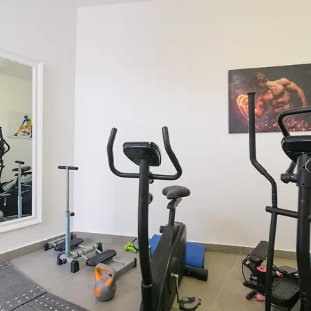 Luxury Villa, 40 Sqm Heated Private Pool, Gym, Seaview, 200m To Beach, 7 Bedrooms 别墅