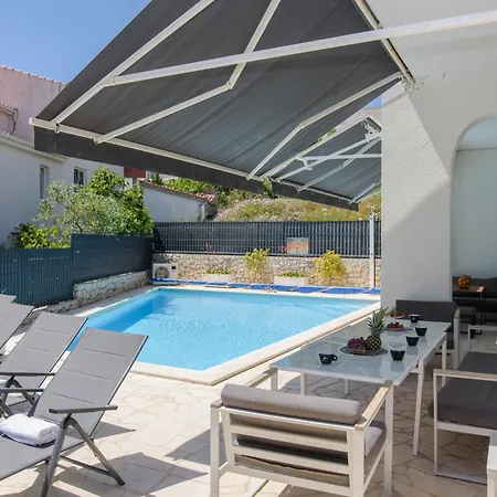 Villa Luxury Villa, 40 Sqm Heated Private Pool, Gym, Seaview, 200m To Beach, 7 Bedrooms Trogir