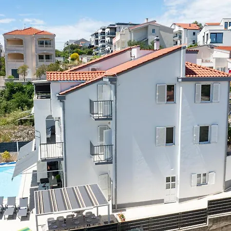 Luxury Villa, 40 Sqm Heated Private Pool, Gym, Seaview, 200m To Beach, 7 Bedrooms