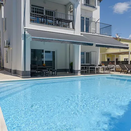 Villa Luxury Villa, 40 Sqm Heated Private Pool, Gym, Seaview, 200m To Beach, 7 Bedrooms