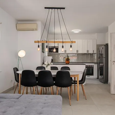 Luxury Villa, 40 Sqm Heated Private Pool, Gym, Seaview, 200m To Beach, 7 Bedrooms Trogir