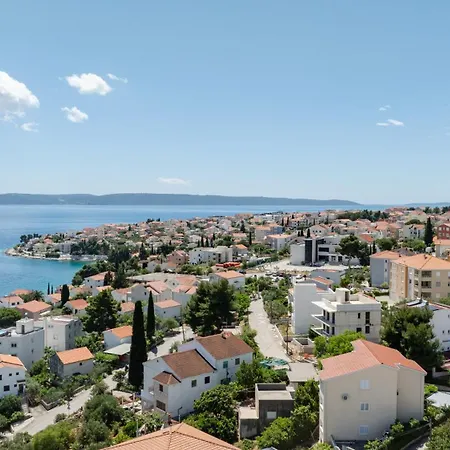 Villa Luxury Villa, 40 Sqm Heated Private Pool, Gym, Seaview, 200m To Beach, 7 Bedrooms Trogir