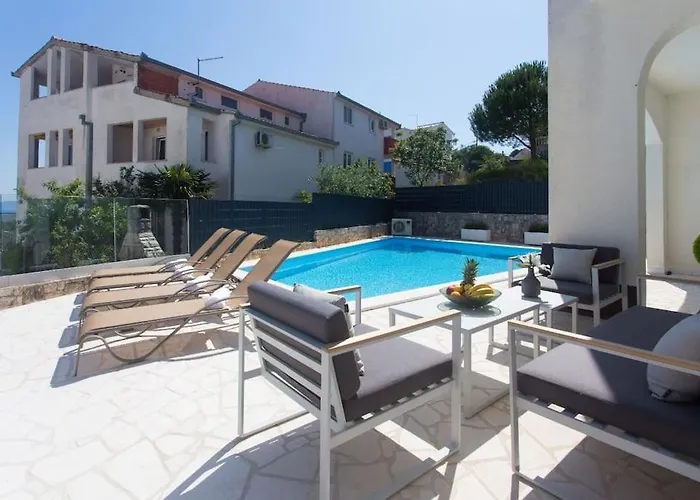 Luxury Villa, 40 Sqm Heated Private Pool, Gym, Seaview, 200m To Beach, 7 Bedrooms