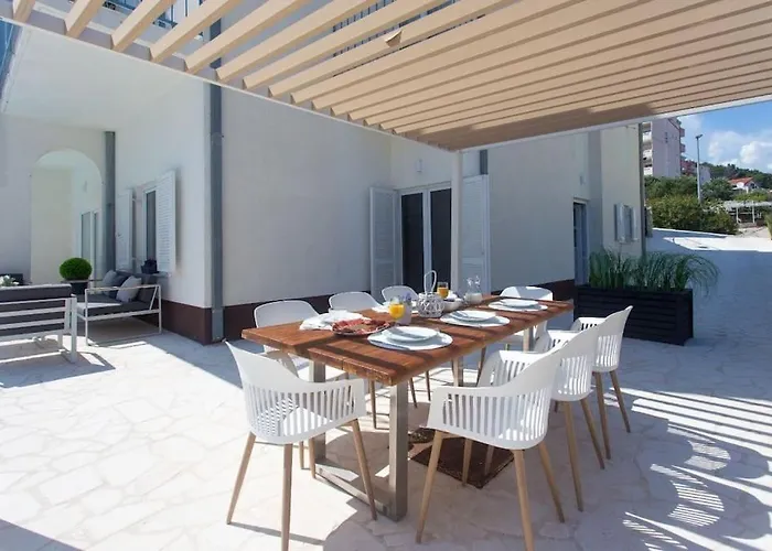 Luxury Villa, 40 Sqm Heated Private Pool, Gym, Seaview, 200m To Beach, 7 Bedrooms Villa *