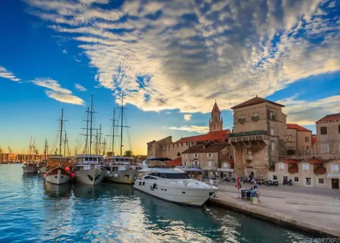 Luxury Villa, 40 Sqm Heated Private Pool, Gym, Seaview, 200m To Beach, 7 Bedrooms *