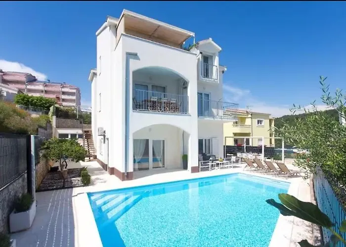 Luxury Villa, 40 Sqm Heated Private Pool, Gym, Seaview, 200m To Beach, 7 Bedrooms *