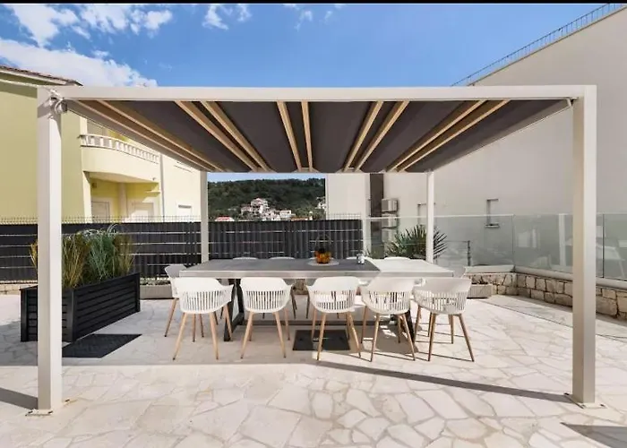 Villa Luxury Villa, 40 Sqm Heated Private Pool, Gym, Seaview, 200m To Beach, 7 Bedrooms *