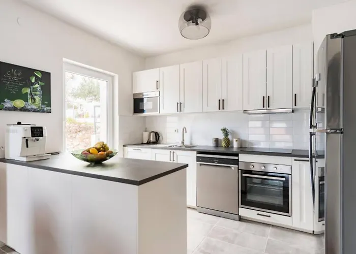 Luxury Villa, 40 Sqm Heated Private Pool, Gym, Seaview, 200m To Beach, 7 Bedrooms * Trogir