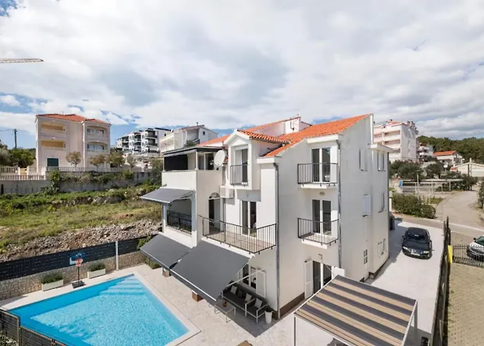 Luxury Villa, 40 Sqm Heated Private Pool, Gym, Seaview, 200m To Beach, 7 Bedrooms Trogir