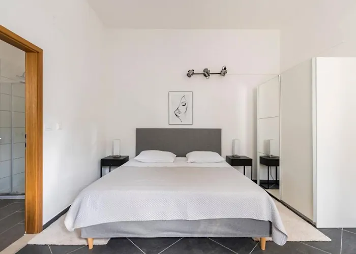 Luxury Villa, 40 Sqm Heated Private Pool, Gym, Seaview, 200m To Beach, 7 Bedrooms Willa Trogir