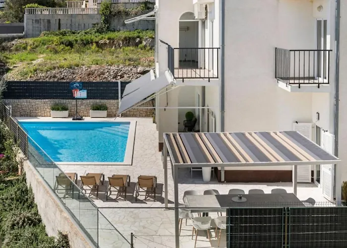 Luxury Villa, 40 Sqm Heated Private Pool, Gym, Seaview, 200m To Beach, 7 Bedrooms *