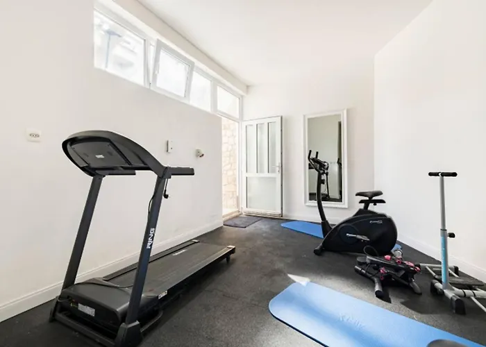 Luxury Villa, 40 Sqm Heated Private Pool, Gym, Seaview, 200m To Beach, 7 Bedrooms Willa
