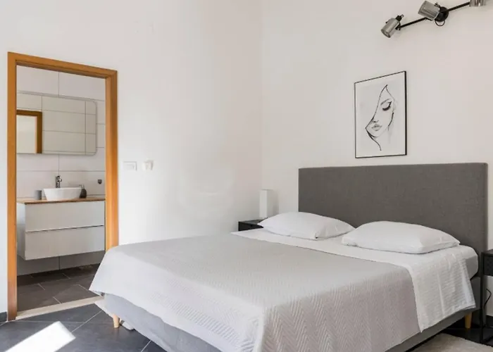 Luxury Villa, 40 Sqm Heated Private Pool, Gym, Seaview, 200m To Beach, 7 Bedrooms * Trogir