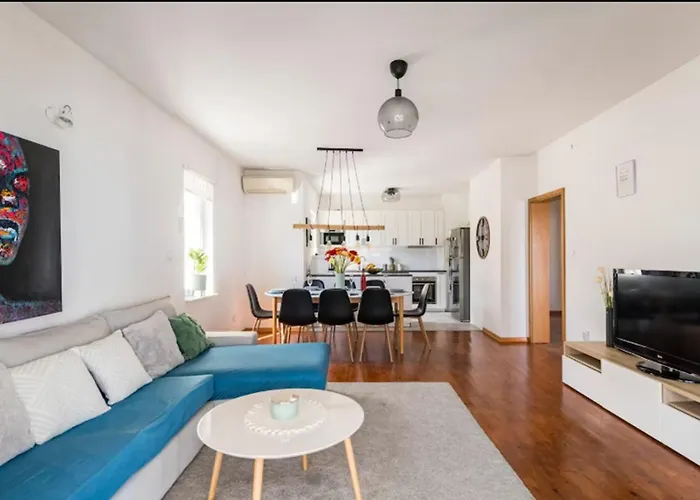 Villa Luxury Villa, 40 Sqm Heated Private Pool, Gym, Seaview, 200m To Beach, 7 Bedrooms Trogir