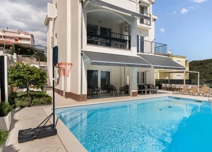 Luxury Villa, 40 Sqm Heated Private Pool, Gym, Seaview, 200m To Beach, 7 Bedrooms Willa Trogir