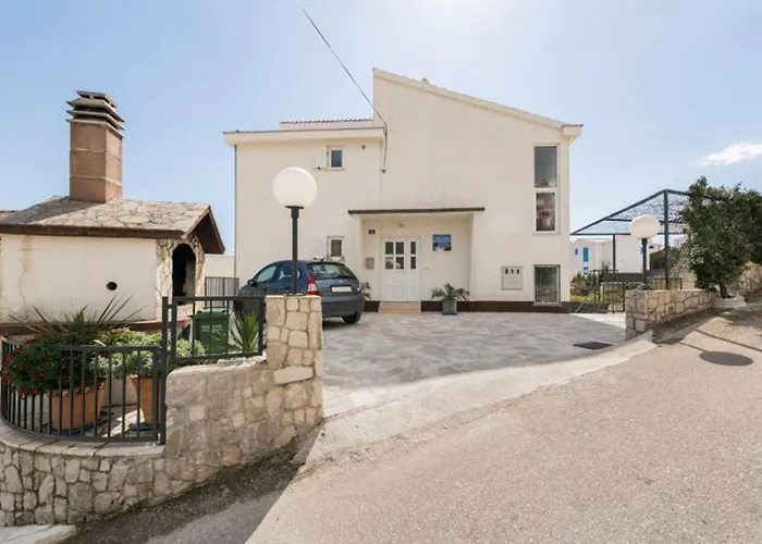 Villa Luxury Villa, 40 Sqm Heated Private Pool, Gym, Seaview, 200m To Beach, 7 Bedrooms Trogir