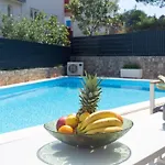 Villa Luxury Villa, 40 Sqm Heated Private Pool, Gym, Seaview, 200m To Beach, 7 Bedrooms Trogir