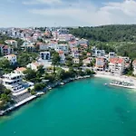 Luxury Villa, 40 Sqm Heated Private Pool, Gym, Seaview, 200m To Beach, 7 Bedrooms Trogir