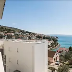 Villa Luxury Villa, 40 Sqm Heated Private Pool, Gym, Seaview, 200m To Beach, 7 Bedrooms Trogir